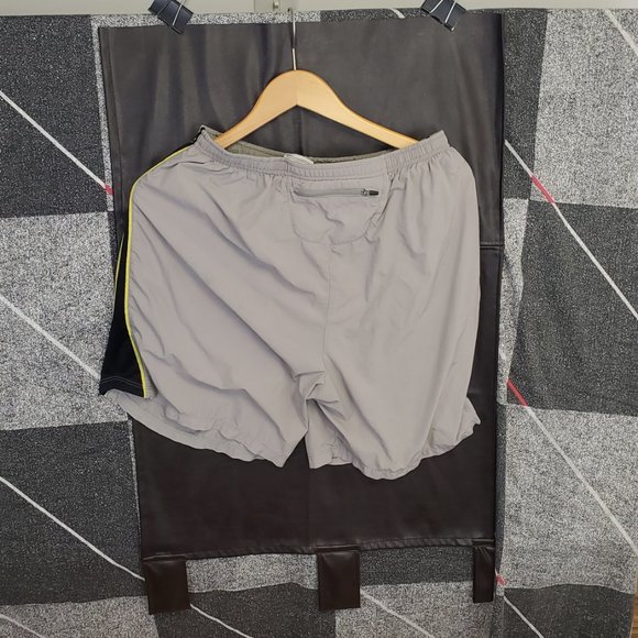 COPY - NIKE | men’s dry-fit shorts - Picture 3 of 3